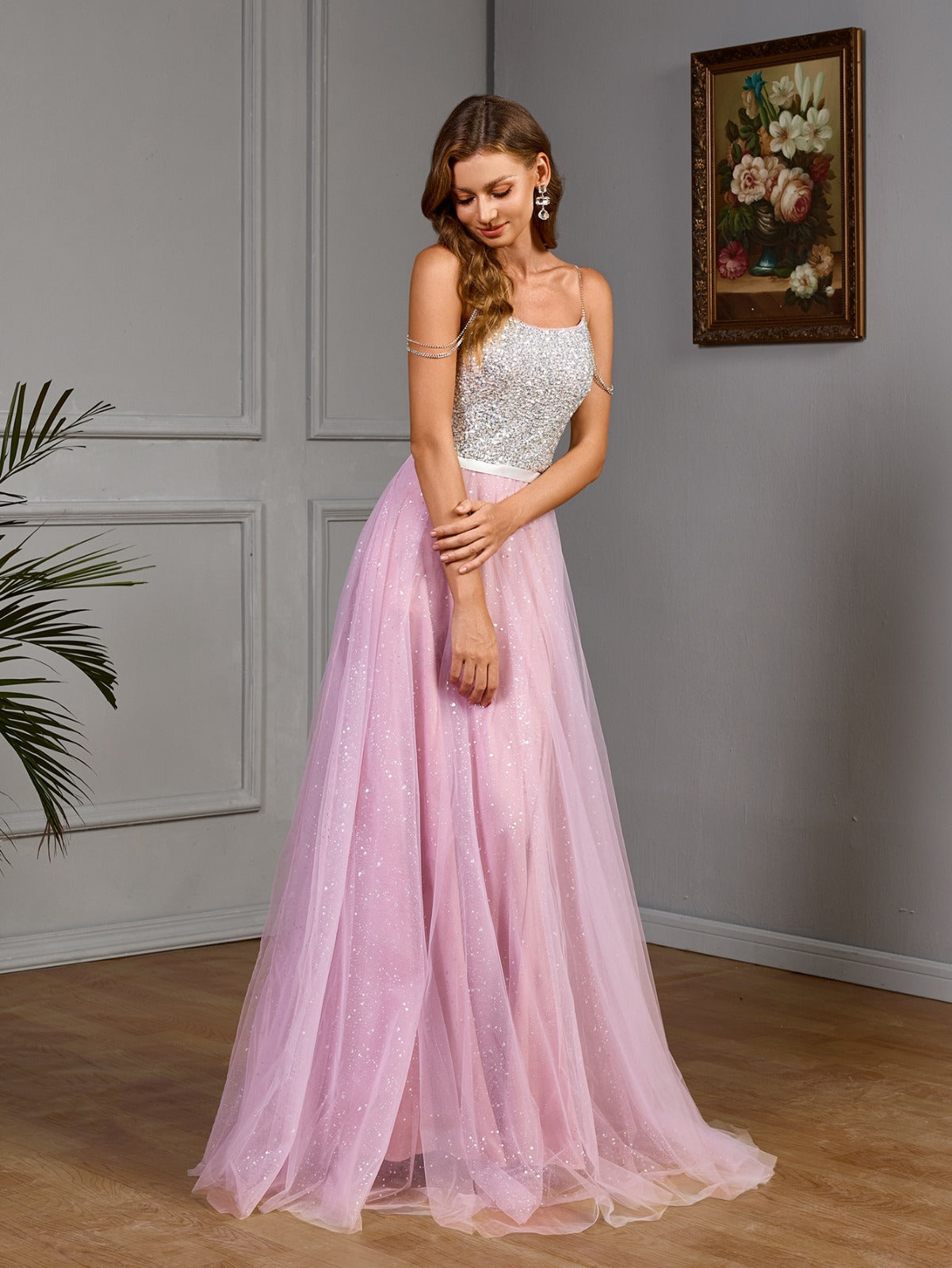 Damska sukienka maxi z ozdobami na wesele - elegancka i zwiewna