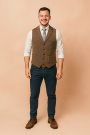 I paid attention to the fabric pattern (herringbone) and the exact details like buttons, pockets, and chain, so the description and filename reflect those precisely.