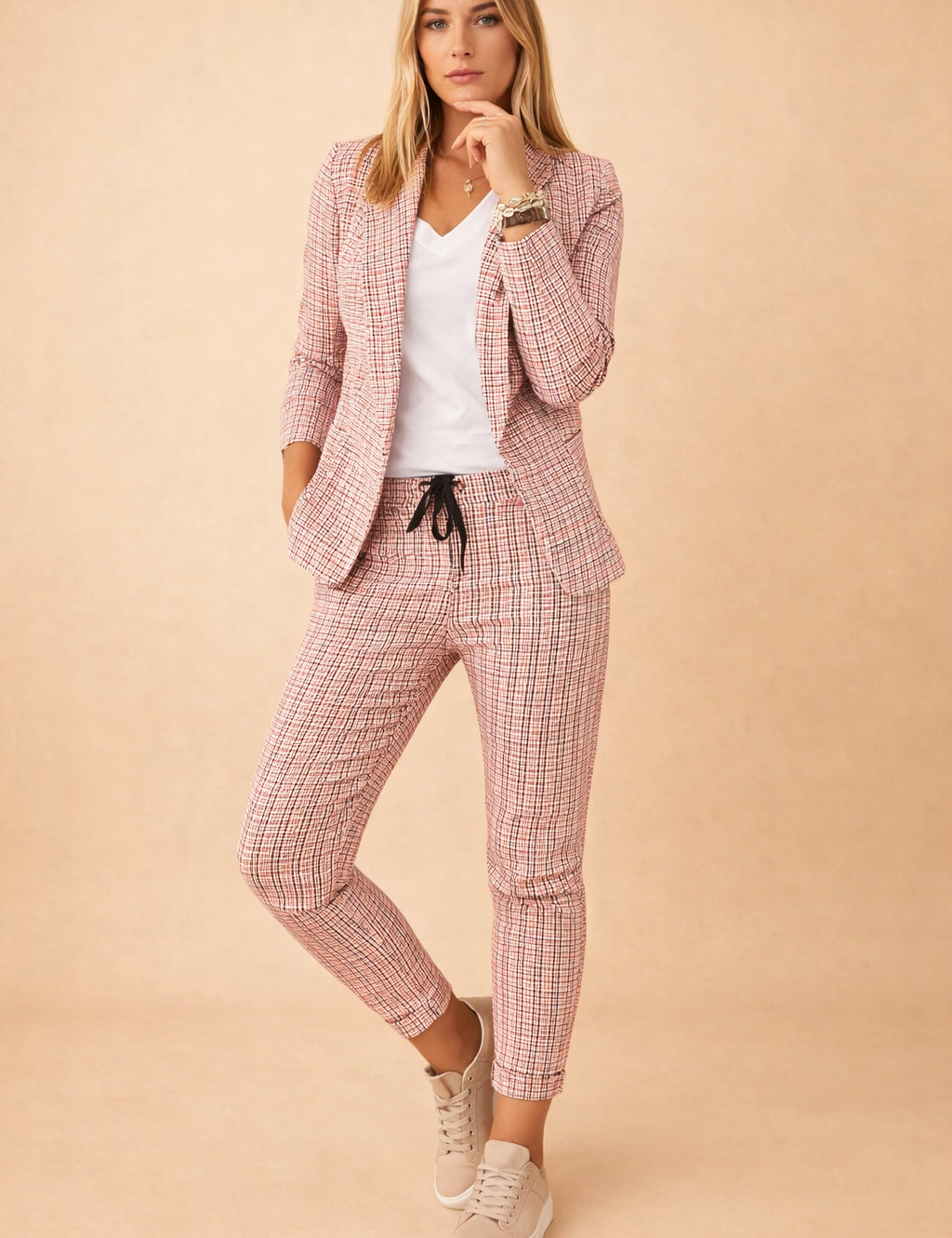 stylowy-damski-komplet-marynarka-spodnie-elegancki-casual3.png